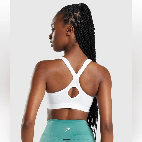 GYMSHARK ZIP UP SPORTS BRA
Medium Support. Size medium white. SOLD OUT online. - Picture 8 of 11